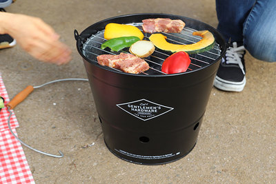 組み立て不要で簡単にBBQが出来る！『バーベキューバケツ』