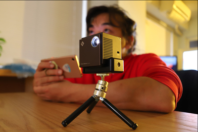 わずか5.5cm四方のプロジェクター『Smart Beam Laser（スマートビームレーザー）』