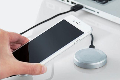 iPhone Xを置くだけで充電できる9W急速充電対応のエレコム社製「ワイヤレス充電パッド」