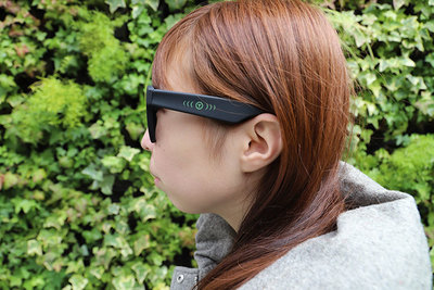 耳を塞がずに音が聴こえる骨伝導サングラス　『KIWI（キウィ）』