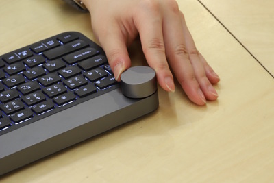 ダイヤル機能が便利な高性能ワイヤレスキーボード　ロジクール『CRAFT（クラフト）』