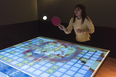 普通の卓球台がプロジェクションでブロック崩しゲームになる 『PONG！ PONG！（ポンポン）』
