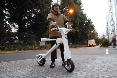 公道も走れる！コンパクトな折りたたみ式電動バイク「Cute-mL（キュート・エムエル）」