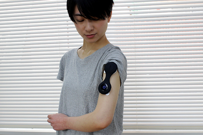 いつでもどこでも使えるEMS筋肉運動器『マヤリラックス』