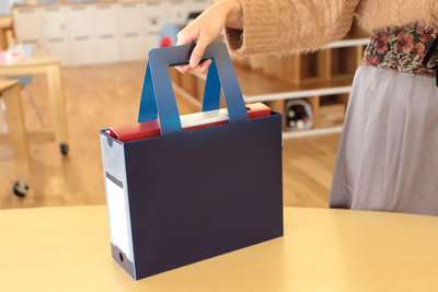 組み立て不要で持ち運べる！「フェイバリッツ　ボックスファイル」