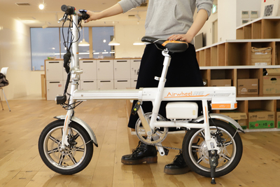 持ち運べる！公道もOKな一台で三役こなす電動ハイブリッドバイク『AirWheel R6』