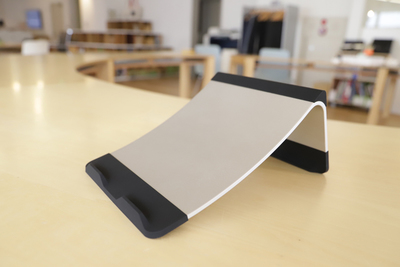 作業効率アップに！2種類の使い方ができるPCスタンド『BASE ノートパソコンスタンド』