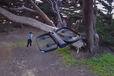 障害物を自動で避けながら華麗な撮影が楽しめるドローン『R1』