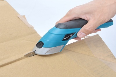 安全で力いらず！すいすいカットできる電動はさみ『スピードチョッキン』