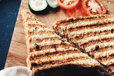 ホットサンドメーカーの使い方 上手に焼くコツやお手入れ方法をご紹介