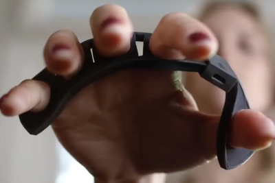 あらゆる面でタイプできるウェアラブル入力装置『Tap』