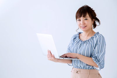 軽量ノートパソコンのおすすめタイプ別12機種。持ち運びに最適！