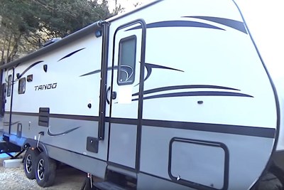 家族や友達との冬アウトドアにおすすめ！トレーラーハウスに泊まってみた【グピコズの初心者キャンプ術！#16】