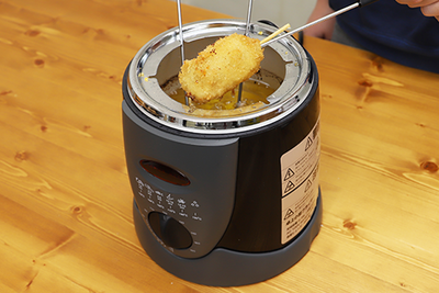 アツアツの揚げものが卓上で『揚げもの亭』