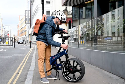 持ち運びラクラク！ 2WDの電動折りたたみ自転車「Gocycle GX」