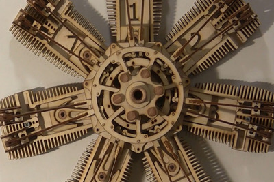 飽きずにみていたい、超精密なウッドクラフトのエンジンたち