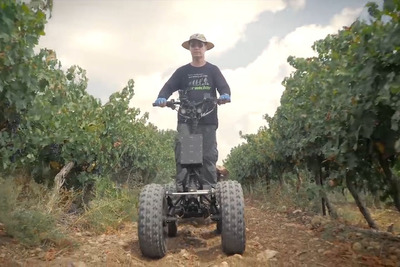 立って乗れる電動バギー「EZraider」に走れない場所なし！