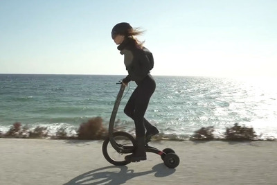 踊るように操縦する、立ち漕ぎ3輪自転車「Halfbike 3」