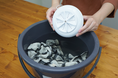 バケツ、洗面台が洗濯機に！どこでもUSB洗濯機『ちょこっとウォッシュ』【暮らしを彩るオススメグッズ】