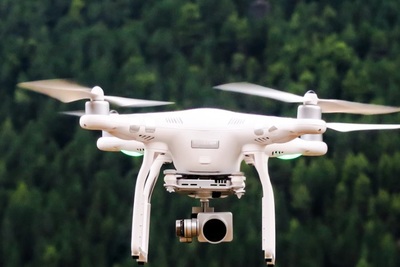 空撮用のドローンとは？許可や法律を知って練習して空撮しよう