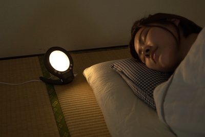 朝日の明かりで起こしてくれる新感覚目覚まし時計「inti4S」【半歩未来のライフスタイル】