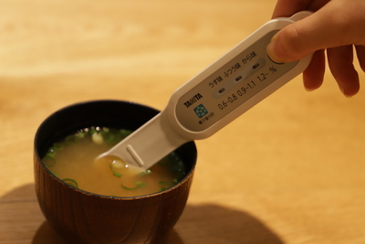 健康的な食事を目指したい方に！調理で使えるデジタル温度計&電子塩分計【スマートにくらしをはかるタニタ製品について聞いてみた！#3】