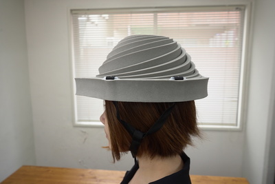 グラッときた時にすぐ装着！避難用簡易保護帽「でるキャップ」【暮らしを彩るオススメグッズ】