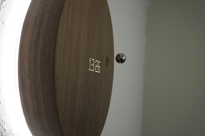 浮遊する球で時をあらわす「STORY」【暮らしを彩るオススメグッズ】