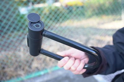 指紋認証で解錠できるU字ロック「U・Be・Lock」【半歩未来のライフスタイル】