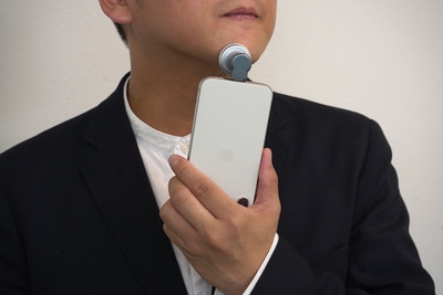 スマホで髭剃り！？携帯型電動シェーバー「Plug Shave」【半歩未来のライフスタイル】