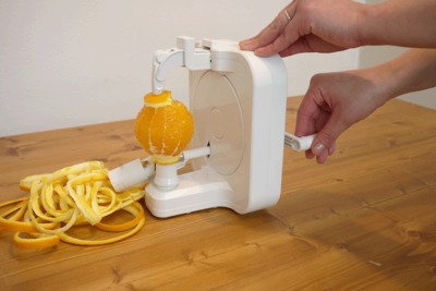 手間いらずに簡単、安全に皮むきが可能「チョイむき-smart」【半歩未来のライフスタイル】