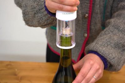 ワインの栓抜きがわずか10秒で！「ラクラクワインオープナー」【暮らしを彩るオススメグッズ】