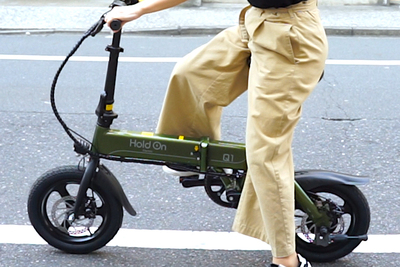 バッテリーどこ？ 折りたたみスマートeバイク「Hold On」に乗ってみた