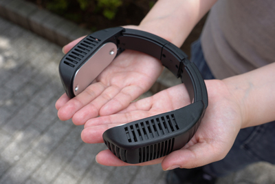 首にかけるだけの暑さ対策「ネッククーラーNeo」【半歩未来のライフスタイル】