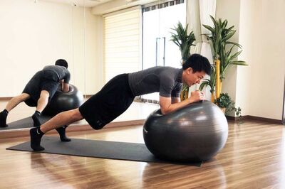 【バランスボール編】社長トレーナー・林ケイスケの自宅トレーニング術