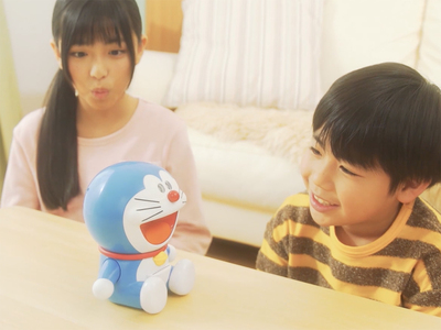 あなたの家にも猫型ロボットが！ カードでプログラミングできる「ドラえもん withU」