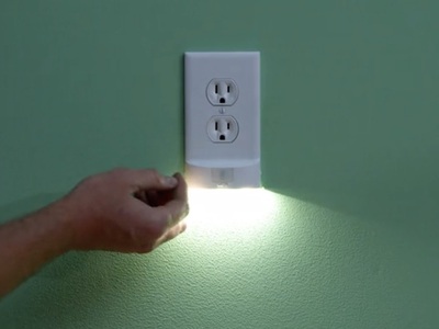自宅のコンセントが間接照明に変身？ LED搭載コンセントカバー「Snappower」
