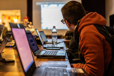 プログラミングの勉強法とは？おすすめスクールについても紹介