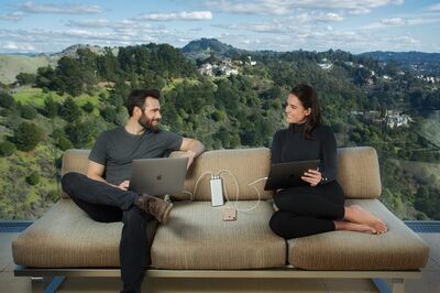 電源の取り合いから解放！ノマドワーカーに嬉しい連結充電器「HyperJuice Stackable」