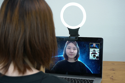 ウェブ会議や撮影をもっと明るく！どこでも挟める『LEDリングライト』【半歩未来のライフスタイル】