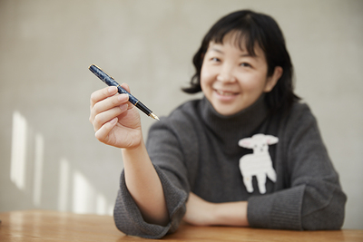 ブックデザイナーの習慣と20年来の相棒「PARKER ソネット」【Moovooモノ語り】