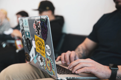 プログラミング初心者必見！スキルの身に付け方やおすすめスクールを紹介