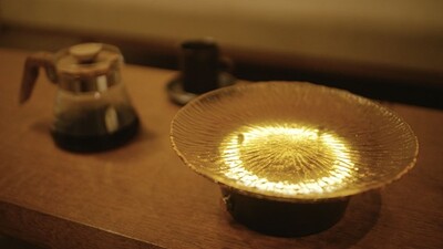 360度に広がる音と光のBluetooth照明スピーカー！ “津軽びいどろ”ガラスで作られた｢BLUE FOREST Speaker｣