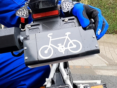 ペダル付き電動バイクが自転車に！　glafit「モビチェン」開発