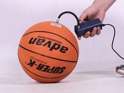 空気の出し入れが自由自在！超コンパクト電動空気入れ＆抜き器「PACKIE」