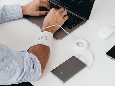 筋肉を芯から温めるグラフェン採用のリカバリーパッド「GEO Graphene Pad」