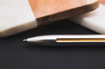 人生最後の一本を。美しきミニマルボールペン「WYN Pen 1.0」