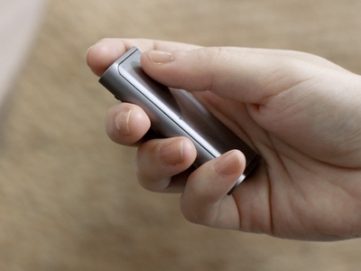 わずか6.6cm、マウス・タッチパッド・レーザーポインターに！ プレゼンにも使える「CheerPod」