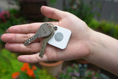 「あれ、どこいった？」を解決する探し物トラッカー「Tile」で安心を持ち運ぼう！【半歩未来のライフスタイル】