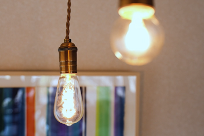 レトロなスマートLED電球『LEDスマートDUO』【半歩未来のライフスタイル】